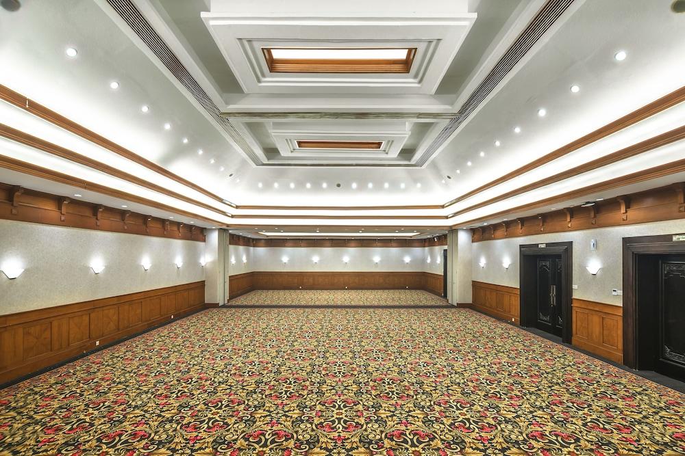 בוגור Lido Lake Resort By Mnc Hotel מראה חיצוני תמונה