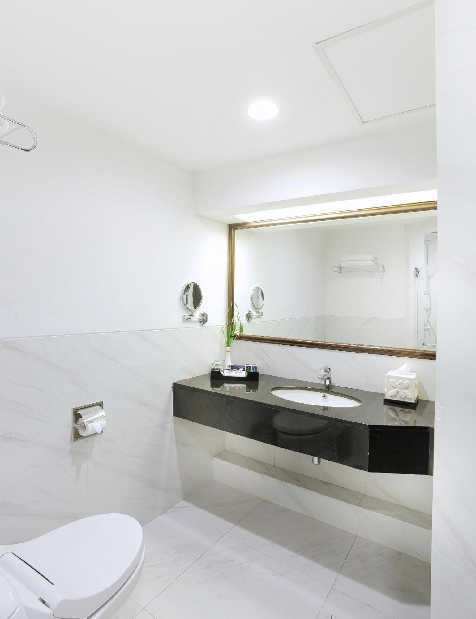 בוגור Lido Lake Resort By Mnc Hotel מראה חיצוני תמונה